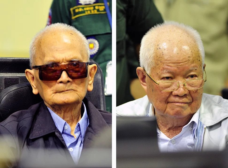 Former Khmer Rouge officers Nuon Chea (left) and Khieu Samphan in court in 2018