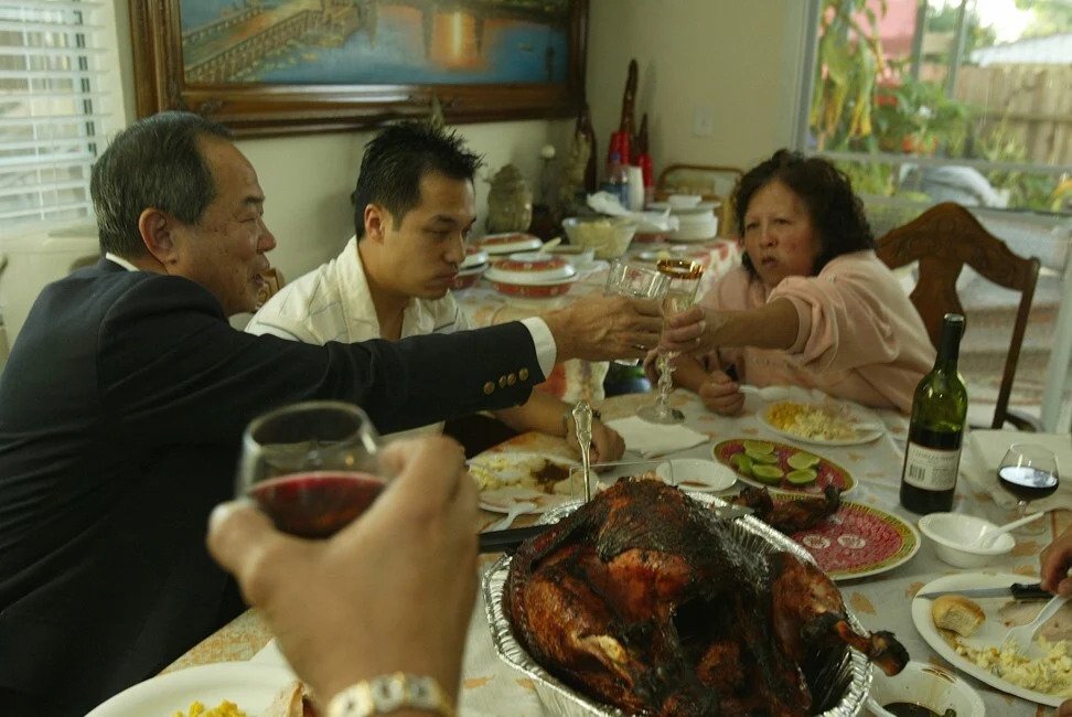 Ngoy (left) celebrates Thanksgiving with his family in November 2004. Photo: Los Angeles Times via Getty Images