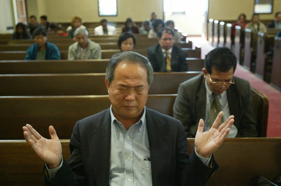 Ngoy worships at the East Side Christian Church in Long Beach in November 2004. Photo: Los Angeles Times via Getty Images