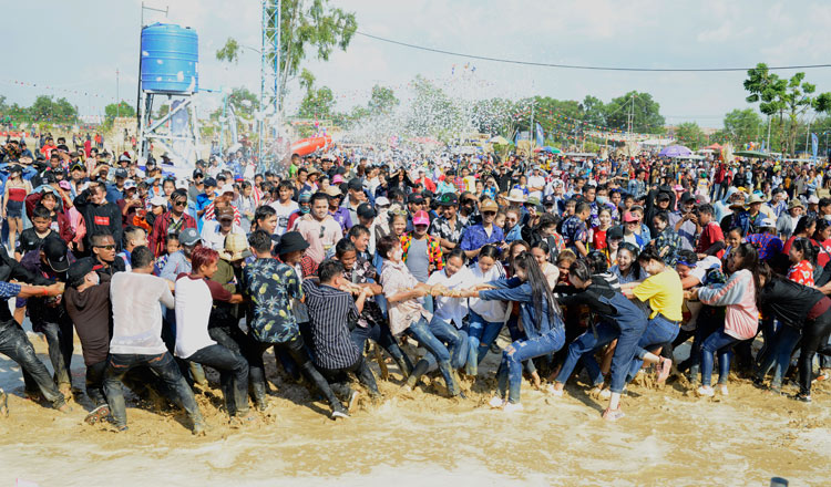Traditional games are played during KNY. KT/ Khem Sovannara