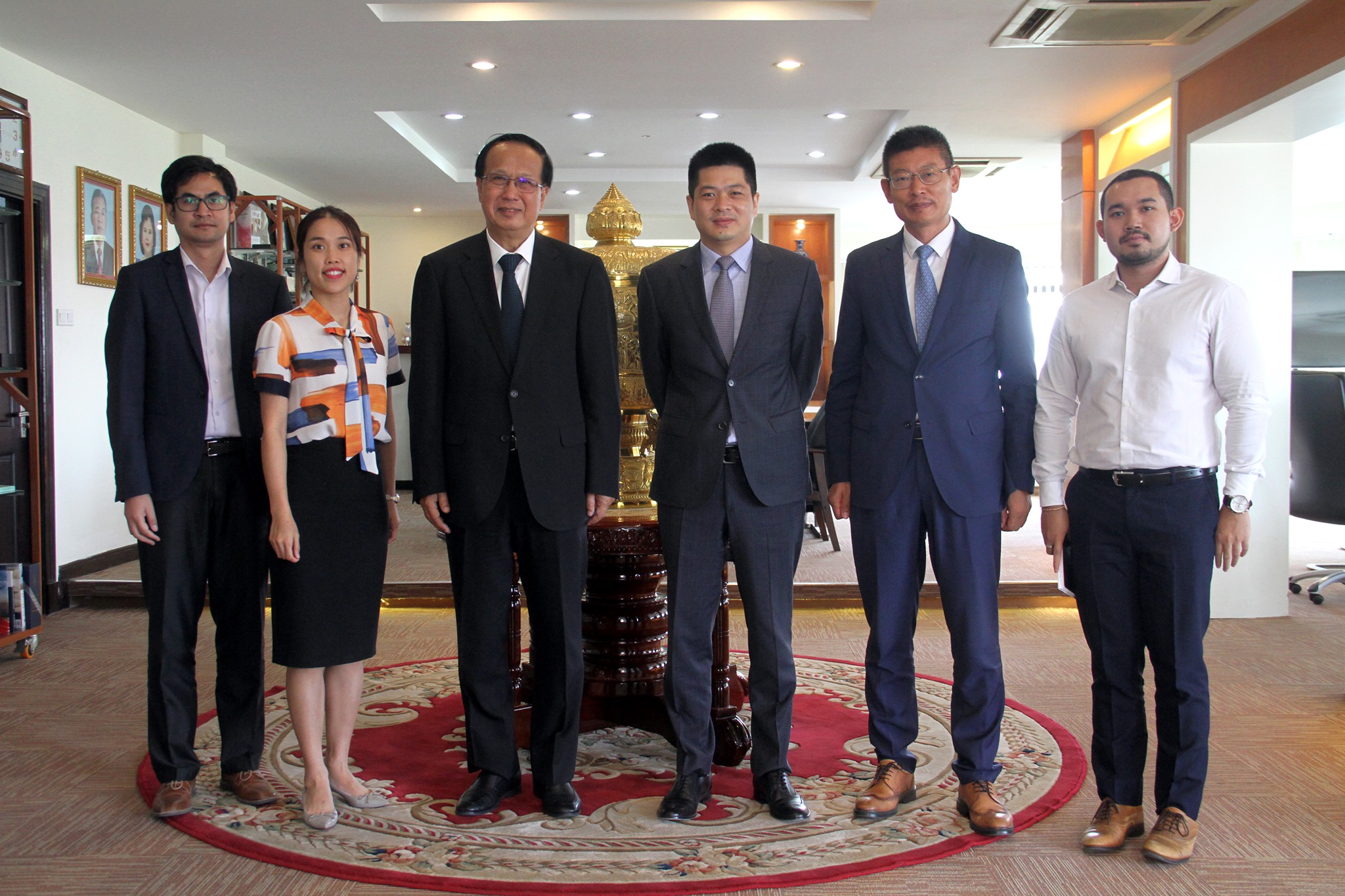 cambodia-encourages-more-e-trade-investments-khmer-post-asia