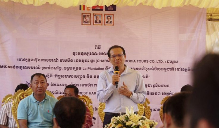 Kampot provincial tourism department director Soy Sinol speaks to the audience at the memorandum of understanding signing between a local tour company and Kampot tourism-based communities. Supplied