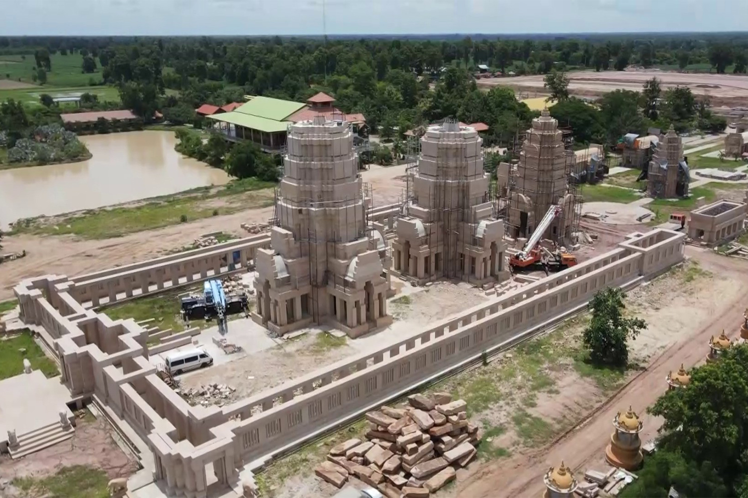 Cambodia to examine ‘Angkor Wat replica’ in Buri Ram