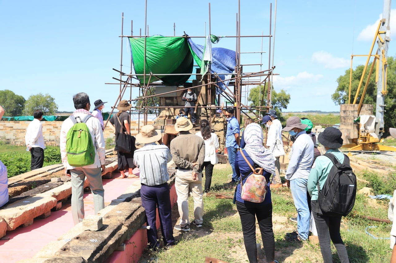 The Secretariat of ICC-Angkor inspected the restoration site of the West Mebon temple