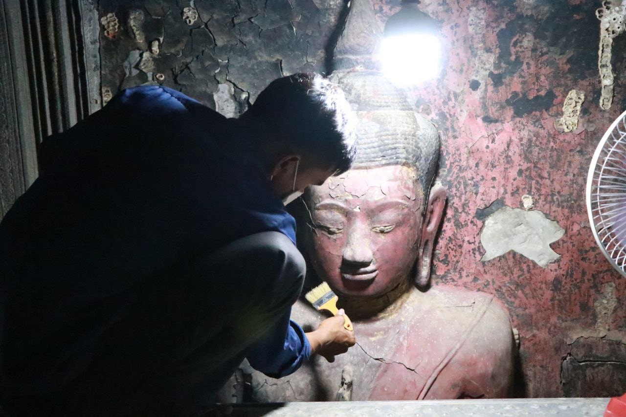 Cambodia restoring three more Buddha statues at Bakan tower
