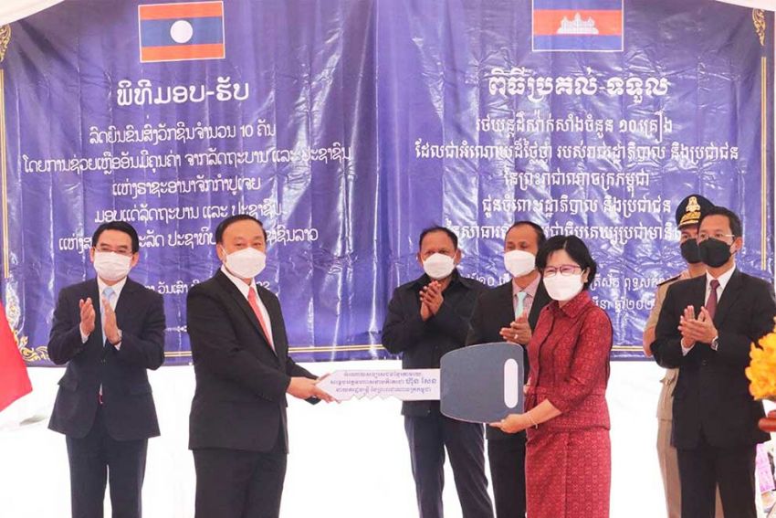 Lao PM extends thanks to Cambodia for vaccine aid