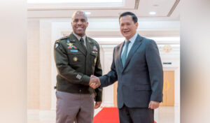 PM encourages Cambodian and U.S. armies to continue closer ties